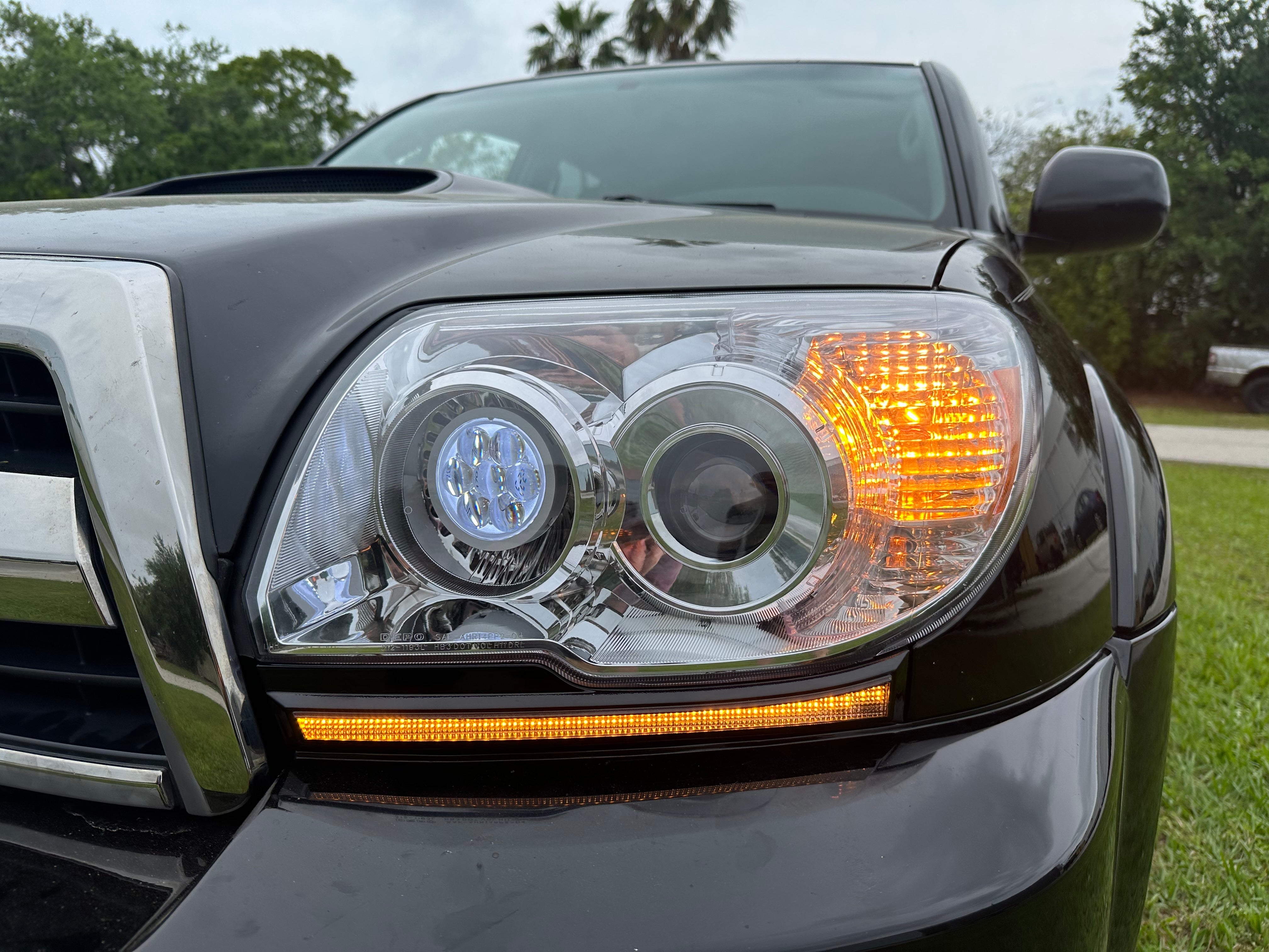 2006-2009 4th Gen 4Runner LED Turn Signal Filler Panels w/ DRL
