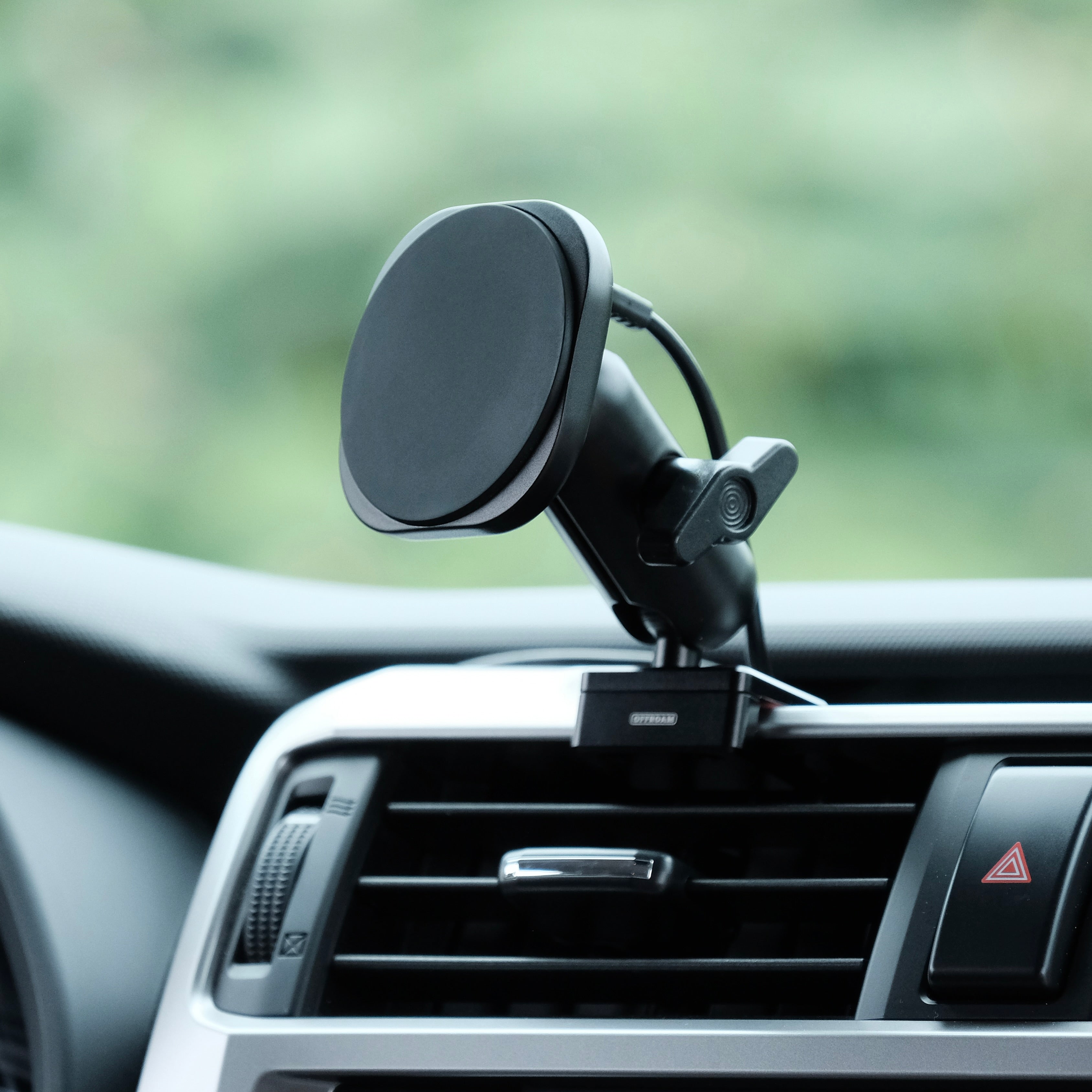 Toyota 4Runner 2010-2024 MagSafe-compatible Phone Mount