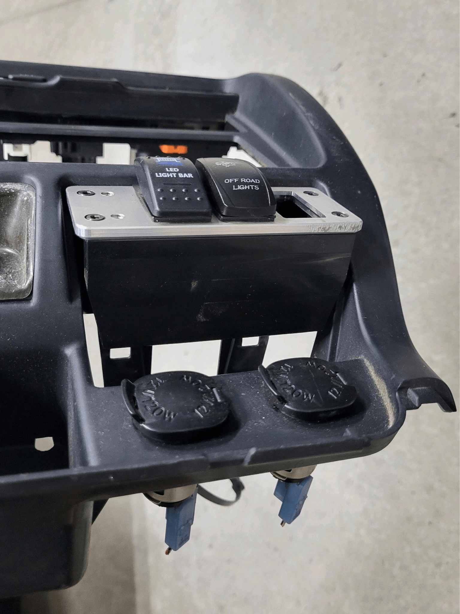 SRQ Fabrications Billet Ashtray Switch Mount System for 1995–2004 Toyota Tacoma