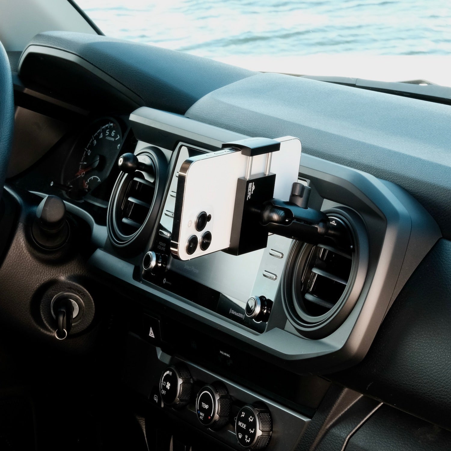 Toyota Tacoma 2016-2023 | Tundra 2014-2021 Phone Mount