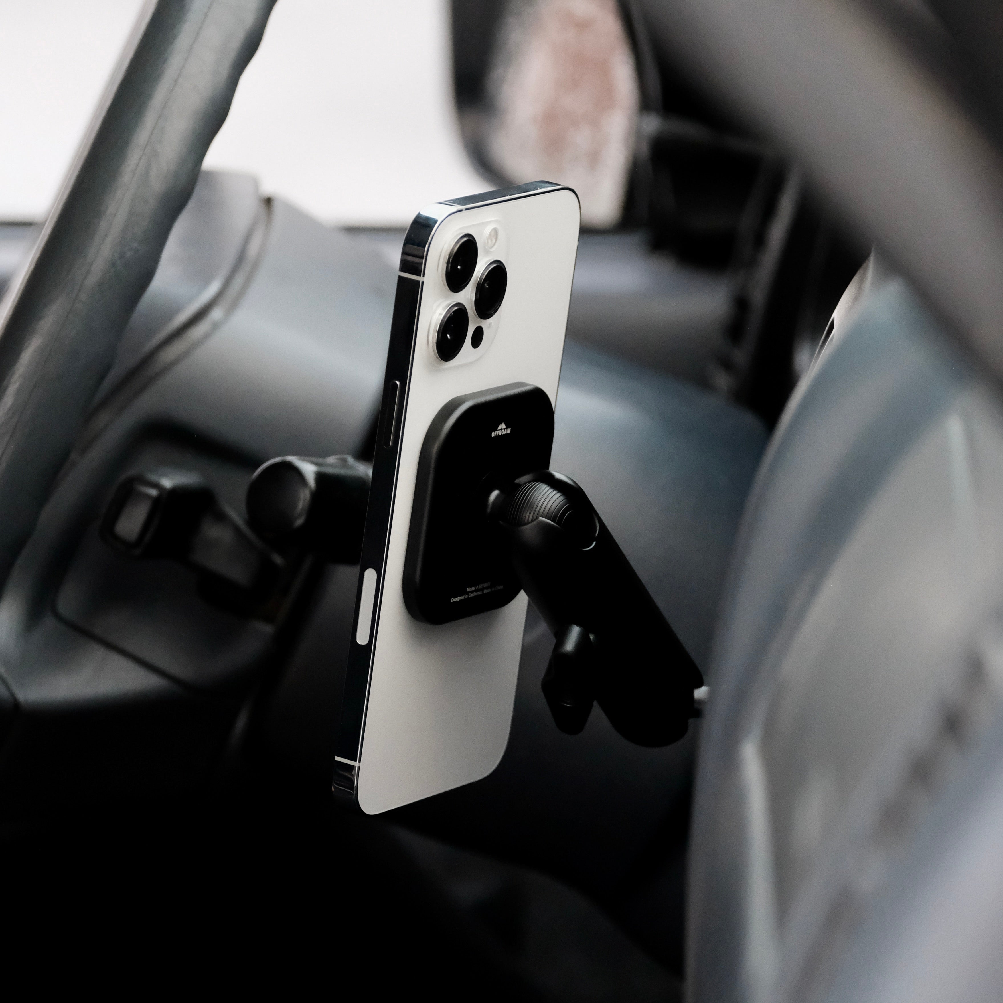 Toyota Tacoma 1996-2004 MagSafe-compatible Phone Mount