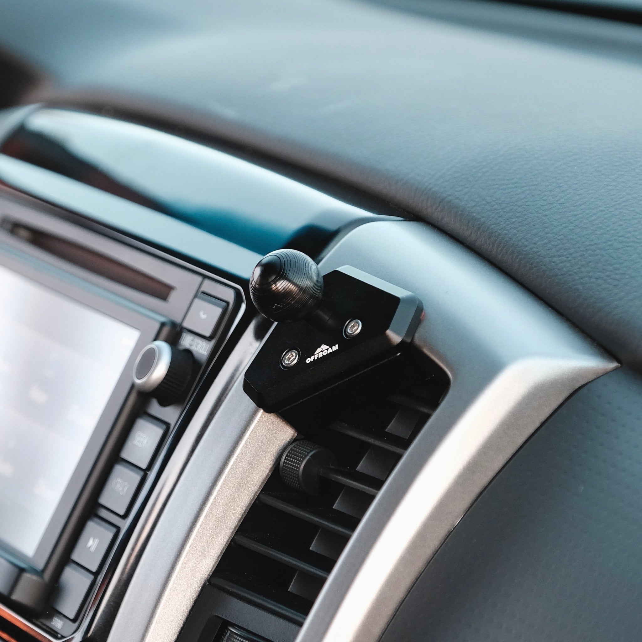 Toyota Tacoma 2012-2015 MagSafe-compatible Phone Mount