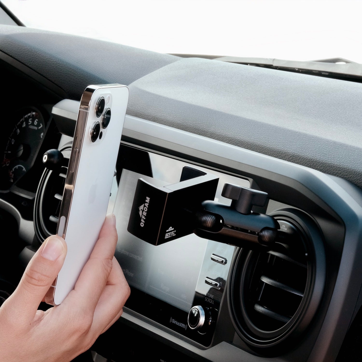Toyota Tacoma 2016-2023 | Tundra 2014-2021 Phone Mount