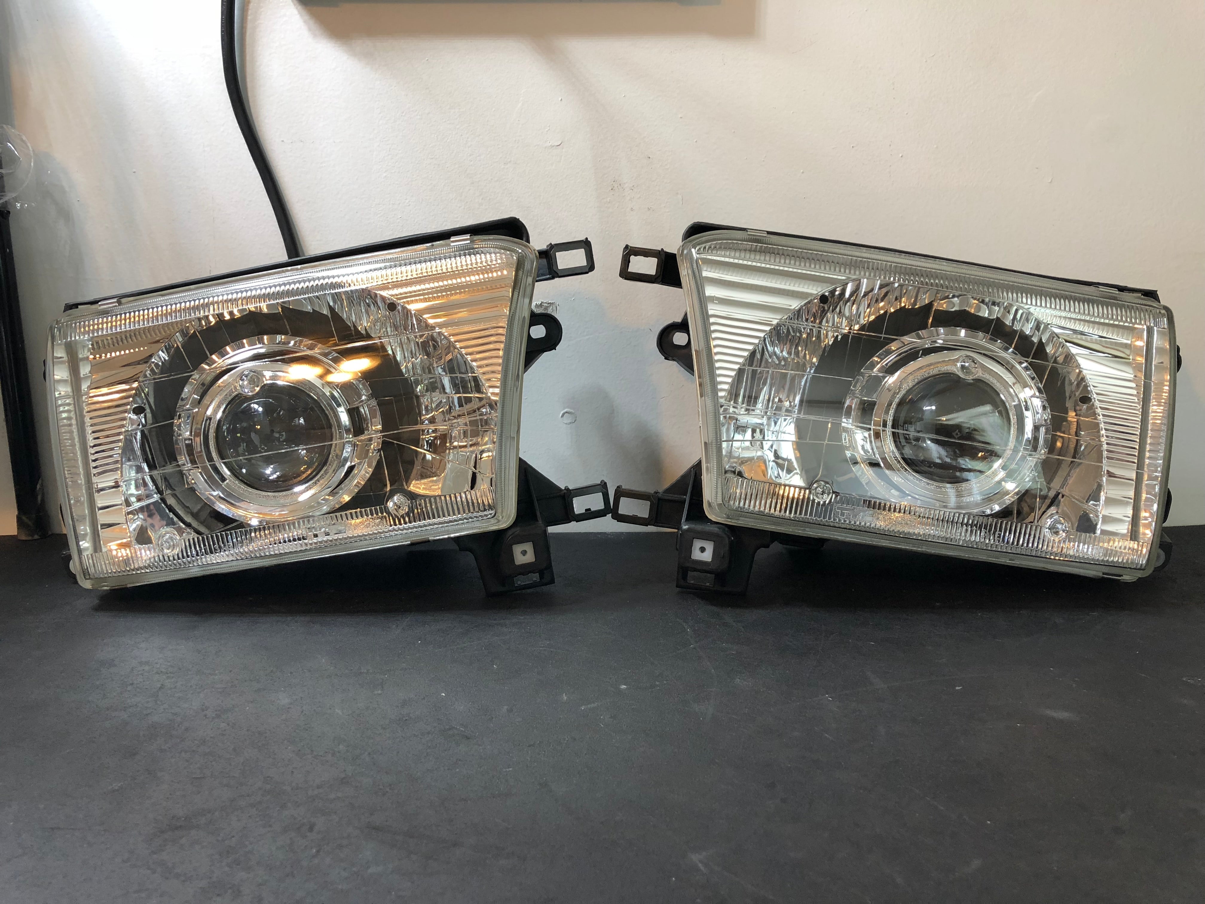 SRQ Fabrications Led Retrofit Headlights for 1996–2002 Toyota 4Runner