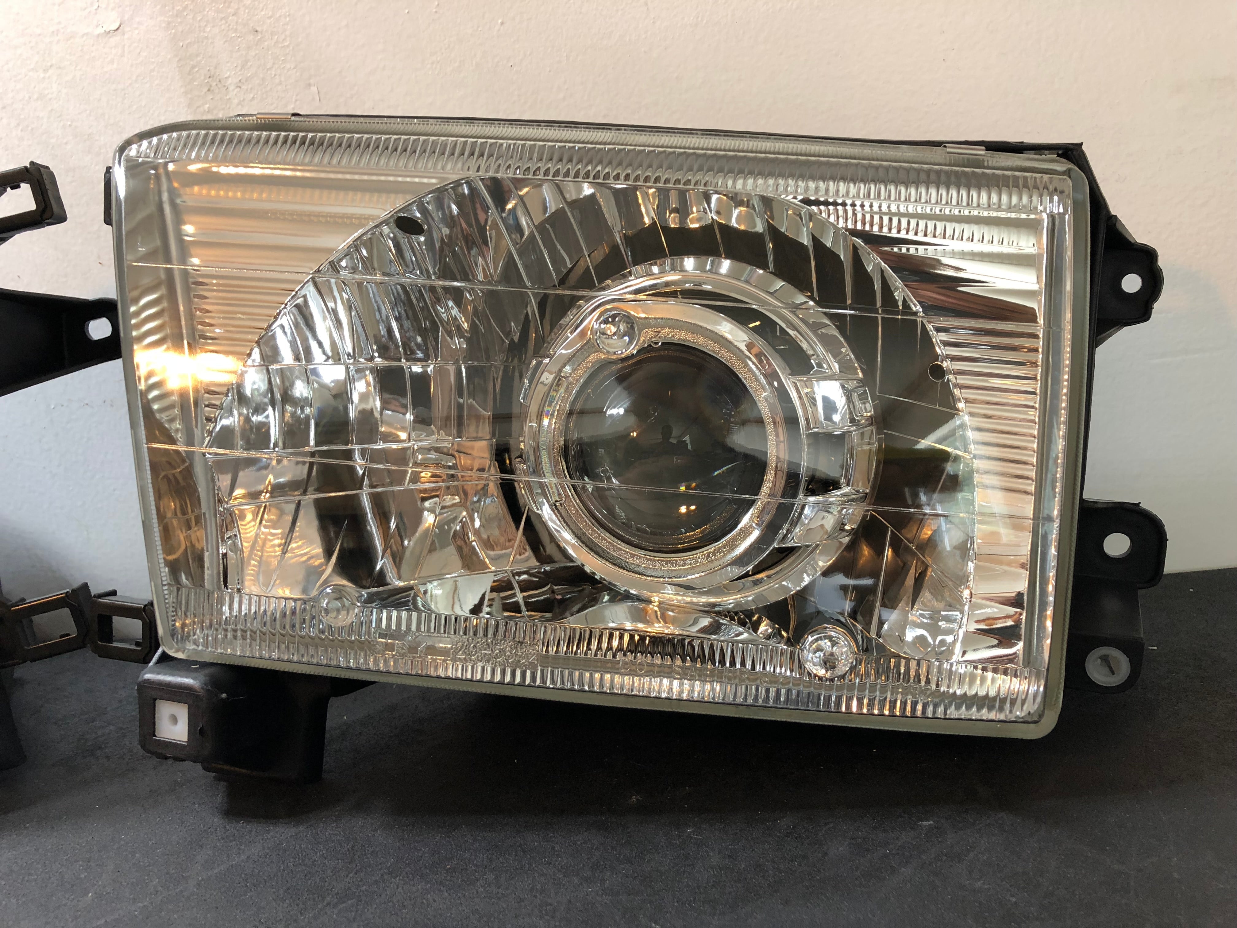 SRQ Fabrications Led Retrofit Headlights for 1996–2002 Toyota 4Runner