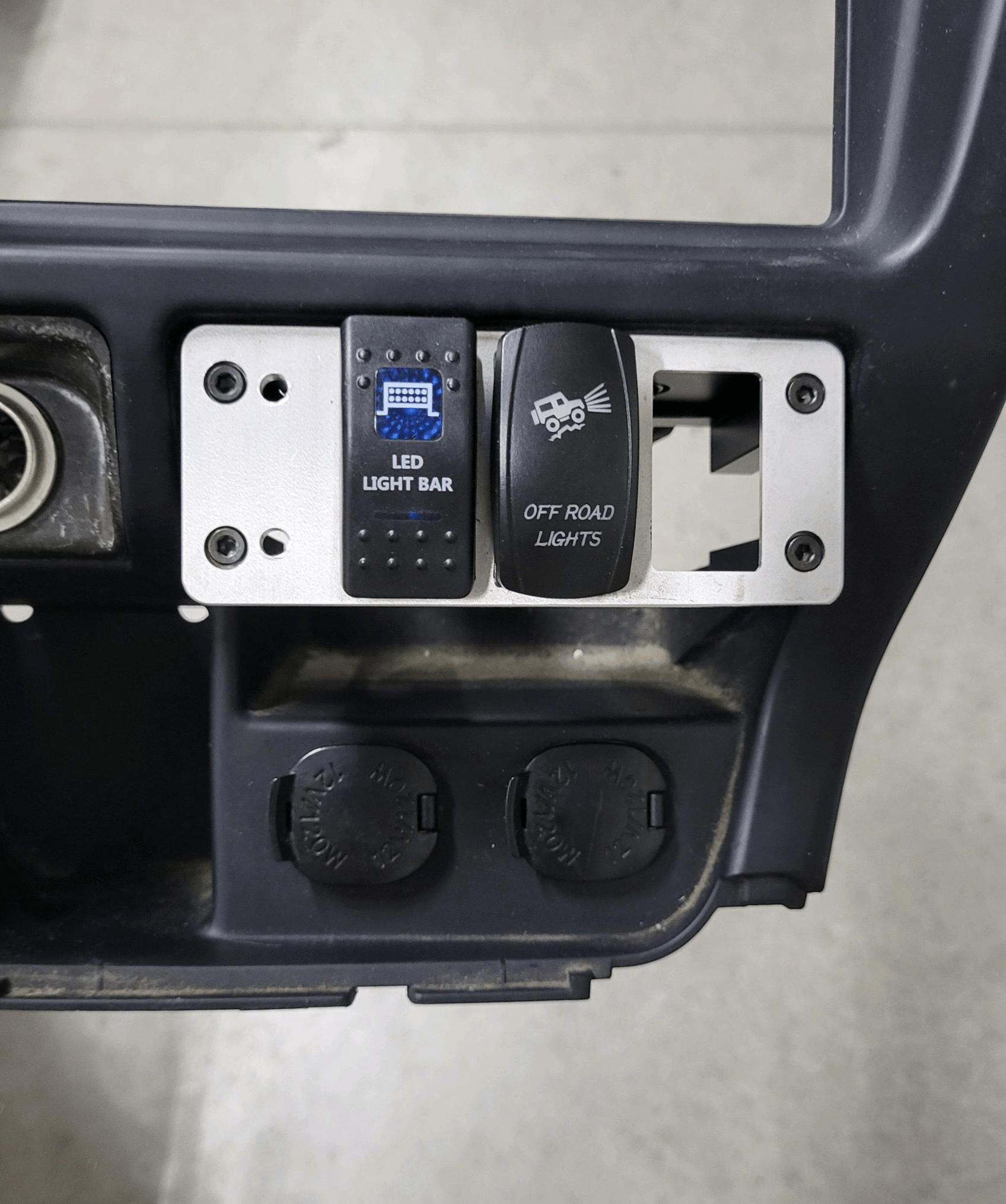 SRQ Fabrications Billet Ashtray Switch Mount System for 1995–2004 Toyota Tacoma